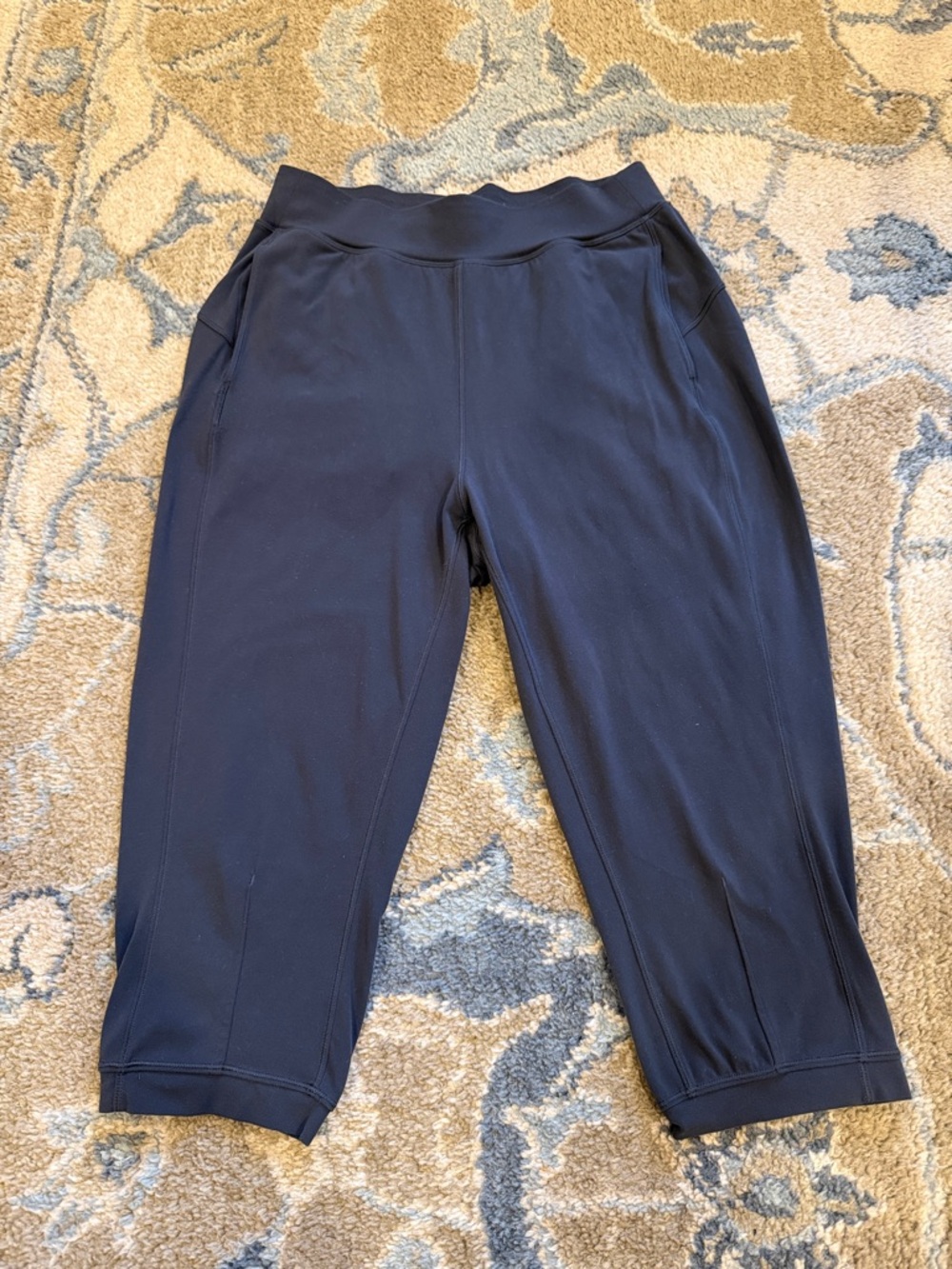 lululemon athletica Revival Crop - size 6